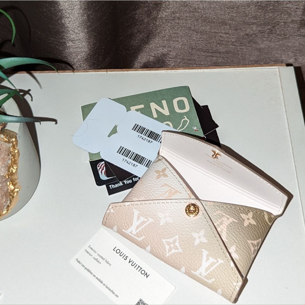 Louis Vuitton Pink Beige Monogram Card Holder - Picture 2 of 8